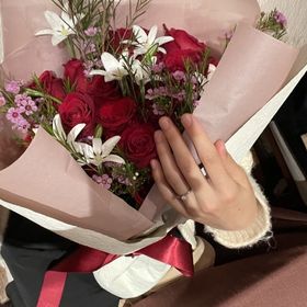 【エクセルコダイヤモンド(EXELCO DIAMOND)の口コミ】 細い指にも合うデザインを選びました。また、リングの形はシンプルかつ、…