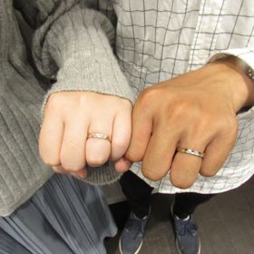 【輪-RIN-の口コミ】 シンプルなデザインで僕と妻が付けててどちらも合うやつにしました。
僕は…