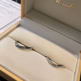 【ケイウノ ブライダル(K.UNO BRIDAL)の口コミ】 5社くらい見たんですけどよく分からなくなってしまって
お互いの指輪を手…
