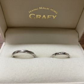 【CRAFY(クラフィ)の口コミ】 シンプルなリングから、個性的なデザインまでサンプルで沢山の指輪を見せ…