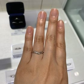 【4℃ BRIDAL(ヨンドシーブライダル)の口コミ】 指輪のデザインはたくさんありましたが、V字タイプはあまりなかったような…