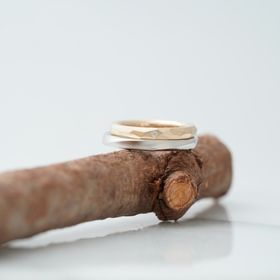 【THREE TREES(スリーツリーズ)の口コミ】 誰ともかぶる事のない世界で一つの結婚指輪が欲しいと思い、手作り結婚指…