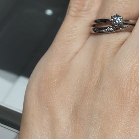 【銀座ダイヤモンドシライシの口コミ】 デザインが派手すぎず、でもシンプル過ぎないもので探していたのでちょう…