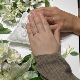 【4℃ BRIDAL(ヨンドシーブライダル)の口コミ】 いろいろ見させていただいた中でデザイン性と指輪の意味合いに惹かれ決め…