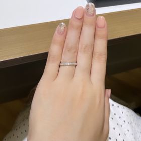 【ラザール ダイヤモンド(LAZARE DIAMOND)の口コミ】 アプローズという指輪でハーフエタニティのデザインです。他と被らない珍…