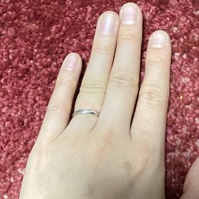 【insembre(インセンブレ)の口コミ】 ウェーブがかかったデザインを探していて、ダイヤも中に埋め込まれている…