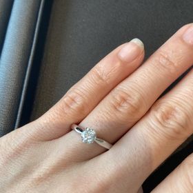 【エクセルコダイヤモンド(EXELCO DIAMOND)の口コミ】 普段使いしやすいシンプルなデザインで探していました。
外から見えません…