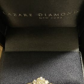 【ラザール ダイヤモンド(LAZARE DIAMOND)の口コミ】 試着の時に何点かに絞り、1番気に入ったものを購入しました。
ダイヤモン…