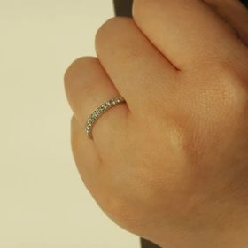 【4℃ BRIDAL(ヨンドシーブライダル)の口コミ】 最初はウェーブが入ったリングが指が綺麗に見えて気に入っていましたが、…