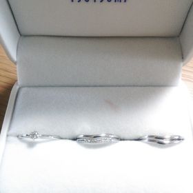 【ジュエリーツツミ(JEWELRY TSUTSUMI)の口コミ】 婚約指輪と結婚指輪を探していて店員さんに勧められたものを見てみたら、…