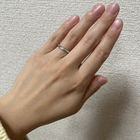 【アイプリモ(I-PRIMO)の口コミ】 指が綺麗にみえるようにウェーブタイプの指輪を探していました。アイプリ…