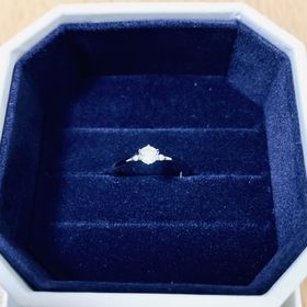 【4℃ BRIDAL(ヨンドシーブライダル)の口コミ】 色々な種類があり、とても悩んだのですが、
一番つけ心地が良く、ダイヤの…