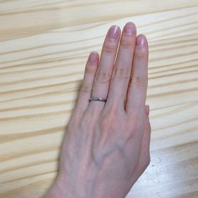 【アイプリモ(I-PRIMO)の口コミ】 片側面にのみ小さなダイヤが埋められていて、片面ではキラキラ、片面では…