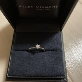 【ラザール ダイヤモンド(LAZARE DIAMOND)の口コミ】 リングの周りにダイヤモンドがあるような大胆なデザインは好みではなかっ…