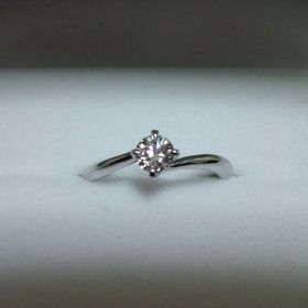 【宝寿堂(ほうじゅどう)の口コミ】 指が短いので、シンプルで綺麗に見えるようS字ラインのものを探していまし…