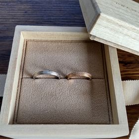 【YUKA HOJO(ユカホウジョウ)の口コミ】 結婚指輪のみの購入の予定だったので、石付き、お洒落で、上品ながら毎日…