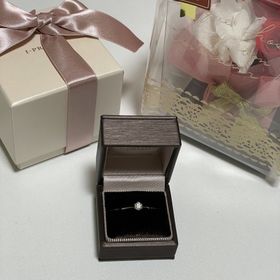 【アイプリモ(I-PRIMO)の口コミ】 シンプルな、ザ・婚約指輪というデザインです。
ブランドのおすすめポイン…