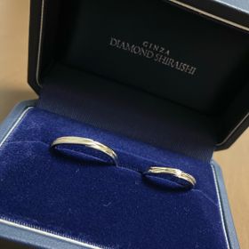 【銀座ダイヤモンドシライシの口コミ】 こちらは最初に見た時からほぼ決めていて、シンプルかつラインが入ってい…