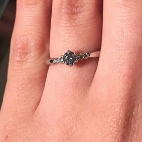 【エクセルコダイヤモンド(EXELCO DIAMOND)の口コミ】 他のブランドではあまり見かけない個性的なデザインでありながら、ダイヤ…