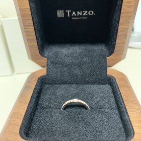 【TANZO.(鍛造指輪)の口コミ】 決め手は頑丈さです。
婚約指輪も普段使いしたいという要望があり、少しで…