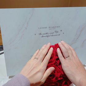 【ラザール ダイヤモンド(LAZARE DIAMOND)の口コミ】 まずは指輪がシンプルで洗練された美しさがありました。好みによりますが…