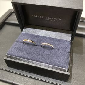 【ラザール ダイヤモンド(LAZARE DIAMOND)の口コミ】 指が太いので、太めのデザインを探していました。
店員さんに色々提案して…