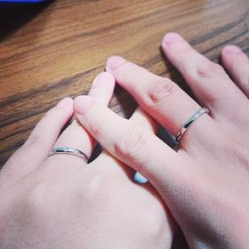 【銀座ダイヤモンドシライシの口コミ】 日本人特有の特徴的なみずかきに合うようなカーブと、ワンポイントのダイ…