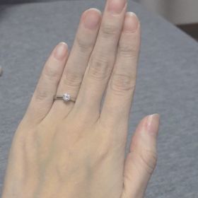 【Over Excellent(オーバーエクセレント)の口コミ】 ダイヤにオーバーエクセレントカットがされているため、他のブランドと同…