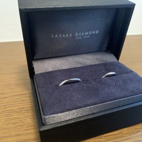 【ラザール ダイヤモンド(LAZARE DIAMOND)の口コミ】 ダイアモンドが程よく埋め込まれているデザインが気に入り、こちらの指輪…