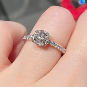 【エクセルコダイヤモンド(EXELCO DIAMOND)の口コミ】 王道なデザインが多かったですが、店頭にはHPに載っていないデザインもあ…