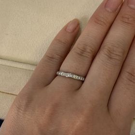 【ヴァンドーム青山(VENDOME AOYAMA)の口コミ】 どの指輪もとても綺麗でしたが、こちらのダイヤが並んでいるものはとても…