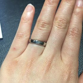 【ヴァン クリーフ＆アーペル(Van Cleef & Arpels)の口コミ】 シンプルなデザインなので、飽きがこないことが第一条件でした。一粒ダイ…