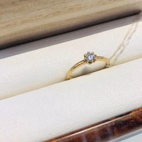 【YUKA HOJO(ユカホウジョウ)の口コミ】 プラチナではなくゴールド系のリングを探していました。リングのゴールド…