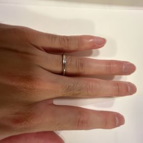 【銀座ダイヤモンドシライシの口コミ】 シンプルすぎるものも嫌だな思い多少デザイン性のあるものを探していまし…