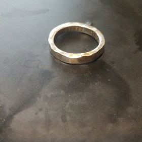 【ichi(イチ)の口コミ】 太めの鎚目のデザインで探していたのですが、ちょうどよいデザインをichi…