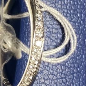 【銀座ダイヤモンドシライシの口コミ】 付け心地が他者のものとはちがいました。
毎日長くつけるものなので、デザ…