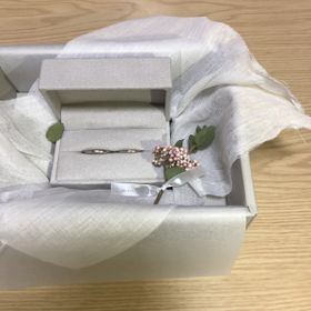 【mina.jewelry(ミナジュエリー)の口コミ】 最初はどのブランドで購入しようかと悩んでいましたが、妻とブランドを見…