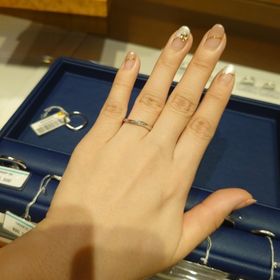 【銀座ダイヤモンドシライシの口コミ】 シンプルで派手すぎないデザインです。さり気なくキラキラしていて綺麗で…