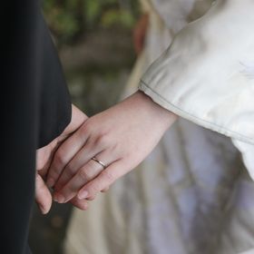 【PORTADA(ポルターダ)の口コミ】 他の指輪より派手で、目が惹きました。側面にダイヤが上下ついているので…