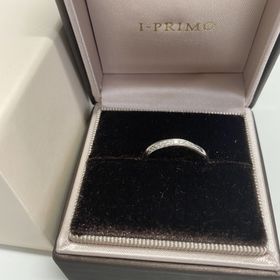 【アイプリモ(I-PRIMO)の口コミ】 ダイアが沢山入っている指輪が良かったので一目惚れでした。華奢なリング…