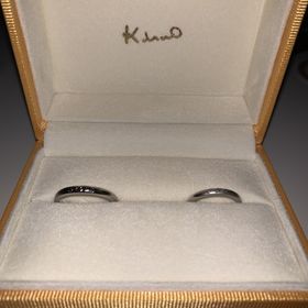 【ケイウノ ブライダル(K.UNO BRIDAL)の口コミ】 シンプルな指輪が良いと思っていました。相談に伺ったところ、デザイナー…
