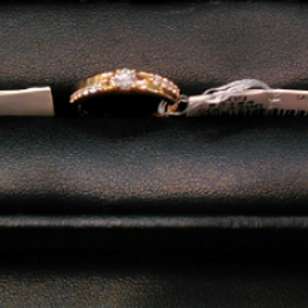 【ジュエリーツツミ(JEWELRY TSUTSUMI)の口コミ】 ゴールドの結婚指輪を探していました。
他店より多くのゴールドの指輪があ…