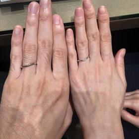 【アイプリモ(I-PRIMO)の口コミ】 細いVライン、ダイヤが3粒、男性とペアの結婚指輪を探していました。上品…