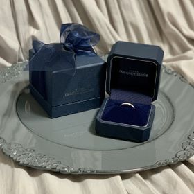 【銀座ダイヤモンドシライシの口コミ】 大きいダイヤモンドが付いた一般的な婚約指輪の形にしたくなかったこと、…