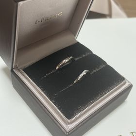 【アイプリモ(I-PRIMO)の口コミ】 プラチナでシンプルなものを探していましたが、実際に試着する中でデザイ…