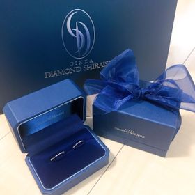 【銀座ダイヤモンドシライシの口コミ】 細い指輪が欲しくてそれを伝えると何種類か当てはまるものを見せていただ…