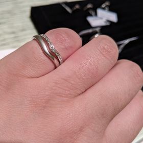 【TRECENTI(トレセンテ)の口コミ】 指輪選びで2店舗目にお伺いしました。来店当初、V字のリングは似合わない…