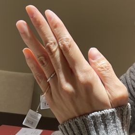 【TRECENTI(トレセンテ)の口コミ】 斜めにダイヤモンドが入っていて、とても上品さがありました。角ばってい…