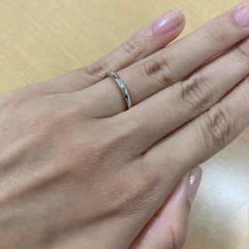 【TRECENTI(トレセンテ)の口コミ】 ストーンがシンプルで、普段派手なネイルをしない自分の手にもなじんでみ…