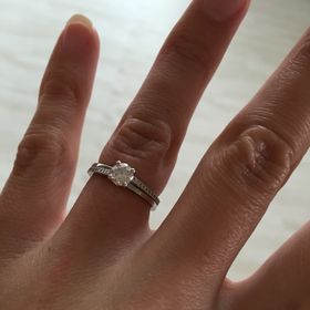 【デビアス(DE BEERS)の口コミ】 雑誌で見た、デビアスのTHE PROMISEのデザインに一目惚れし、ずっとこれが…